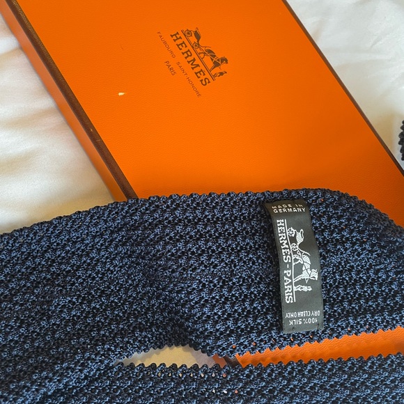 Beautiful Navy Blue Hermes Tie - Picture 8 of 8